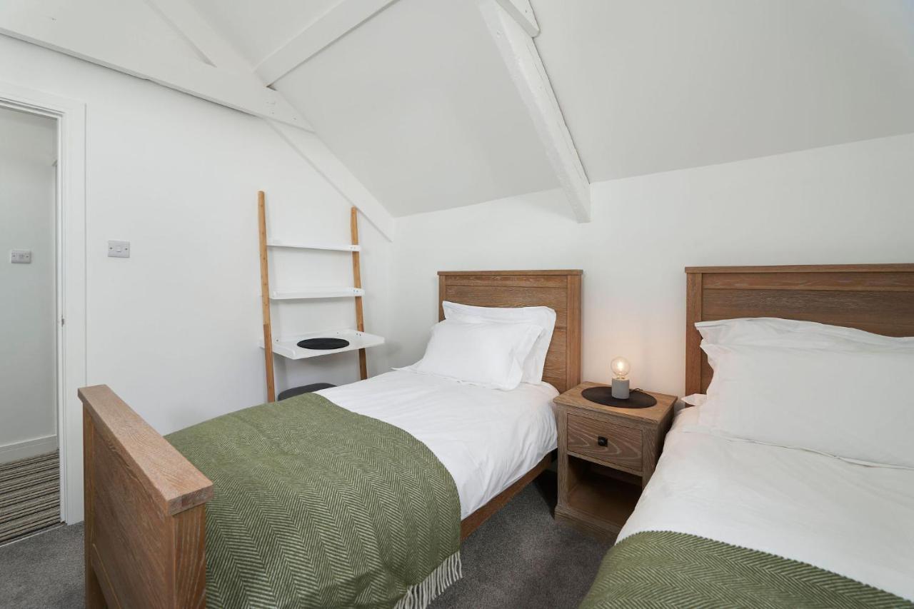 The Sett - The At Blackadon Farm